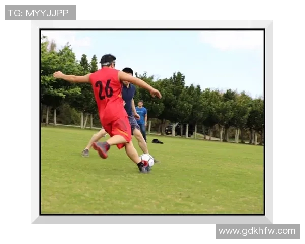 冯潇足球生涯全景回顾与个人成就详细介绍 冯潇足球生涯全景回顾与个人成就详细介绍